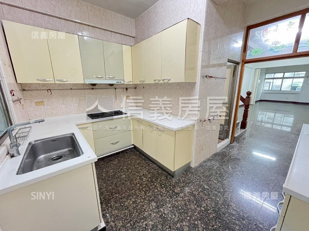 近新堀江商圈中興正街透天房屋室內格局與周邊環境