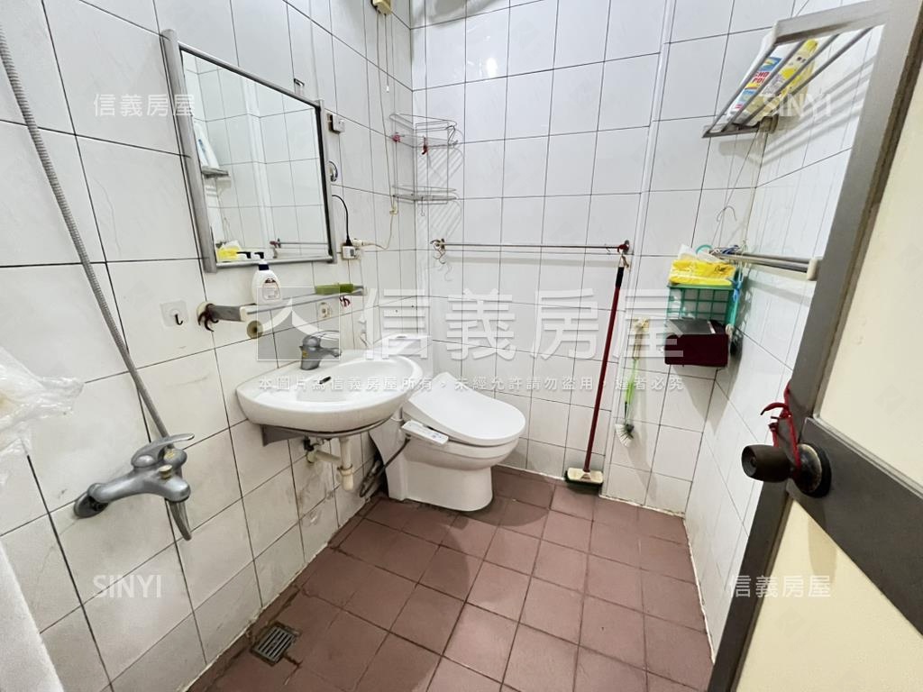 近新堀江商圈中興正街透天房屋室內格局與周邊環境