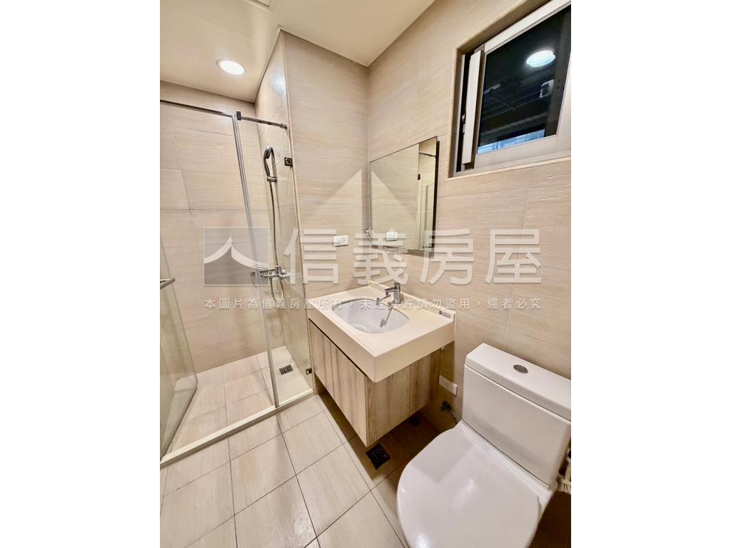 三本公園景觀三房雙車位房屋室內格局與周邊環境