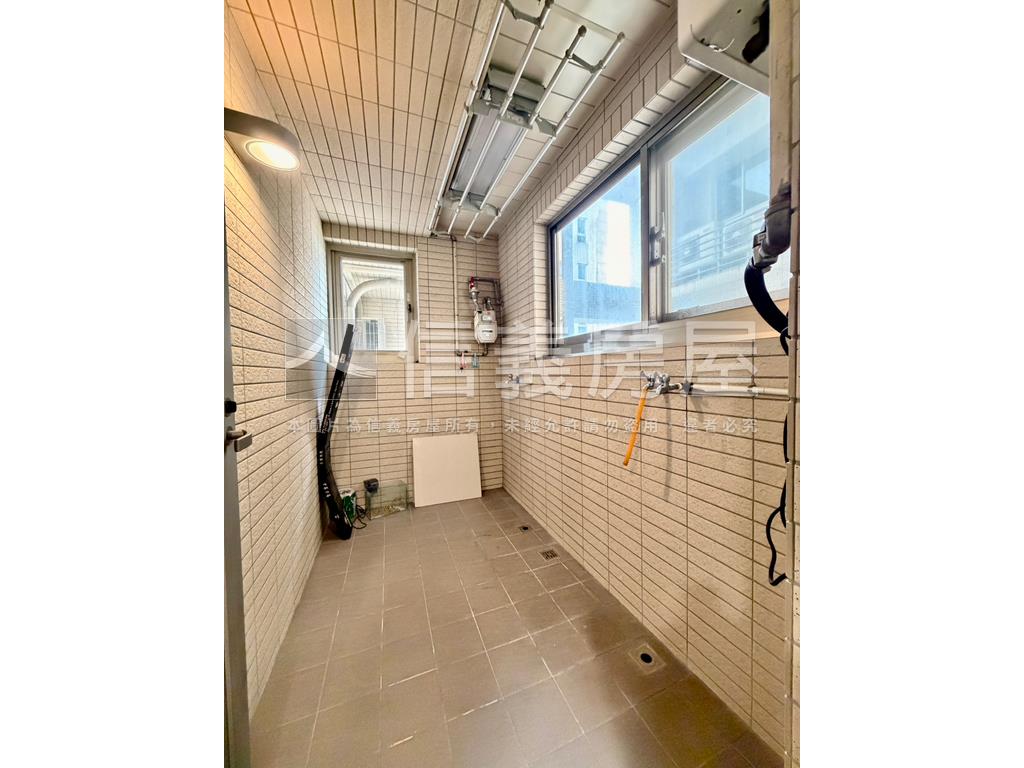 三本公園景觀三房雙車位房屋室內格局與周邊環境