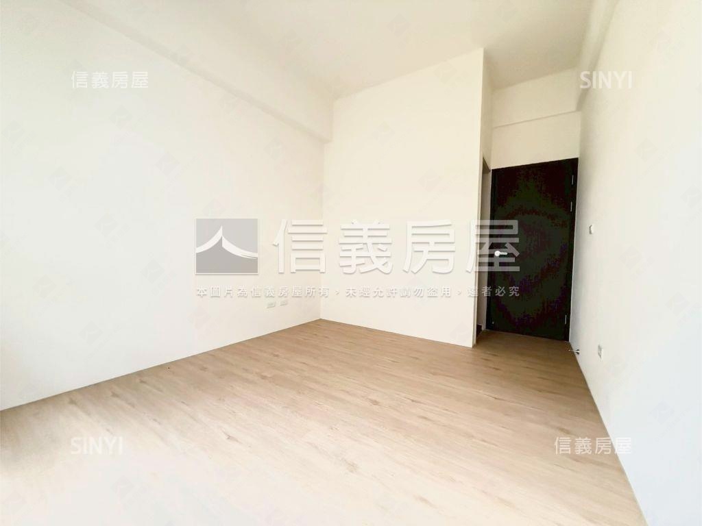 近巨城全新三房平車二樓房屋室內格局與周邊環境