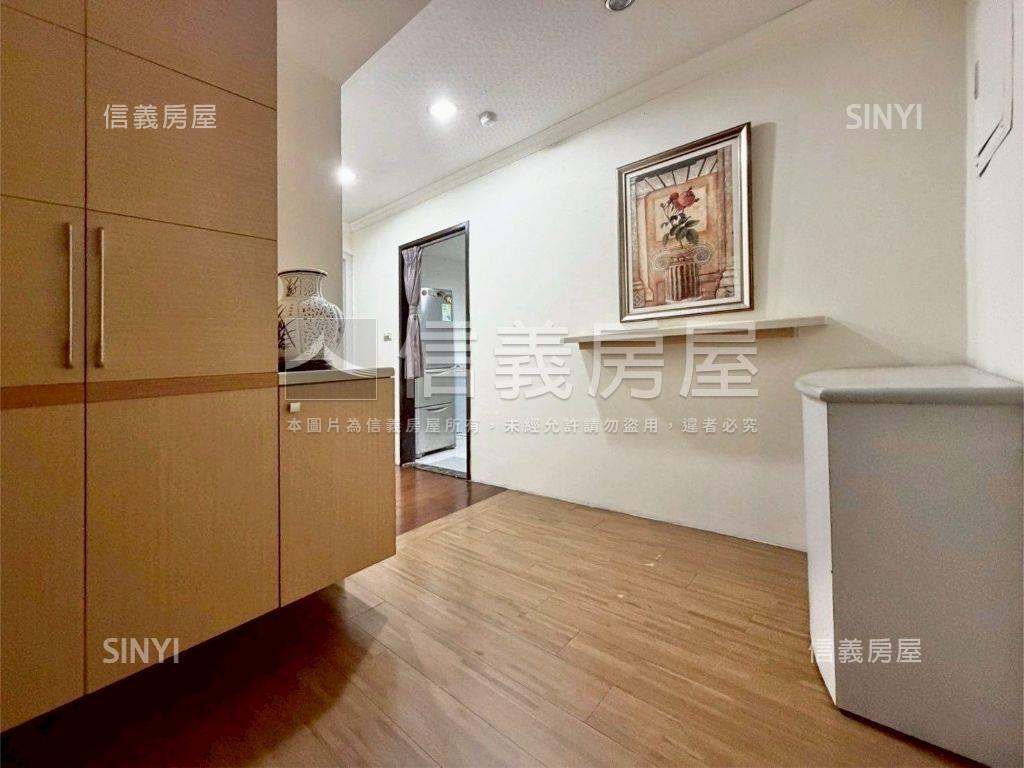 中和站採光好邊間４房車位房屋室內格局與周邊環境