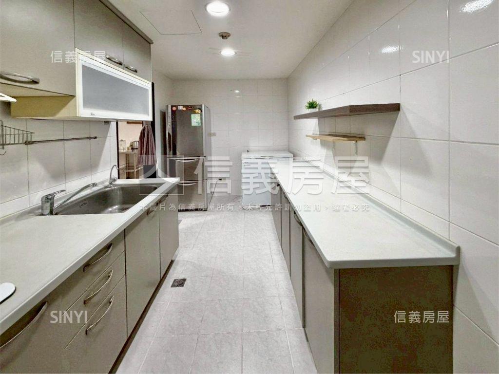 中和站採光好邊間４房車位房屋室內格局與周邊環境