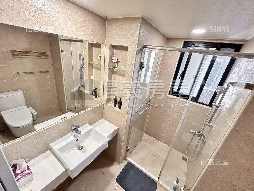 峰盛帝王戶三房車位房屋室內格局與周邊環境