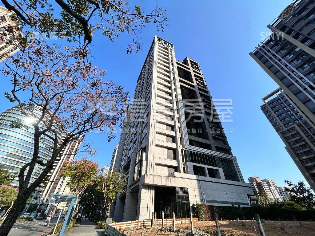 峰盛帝王戶三房車位房屋室內格局與周邊環境