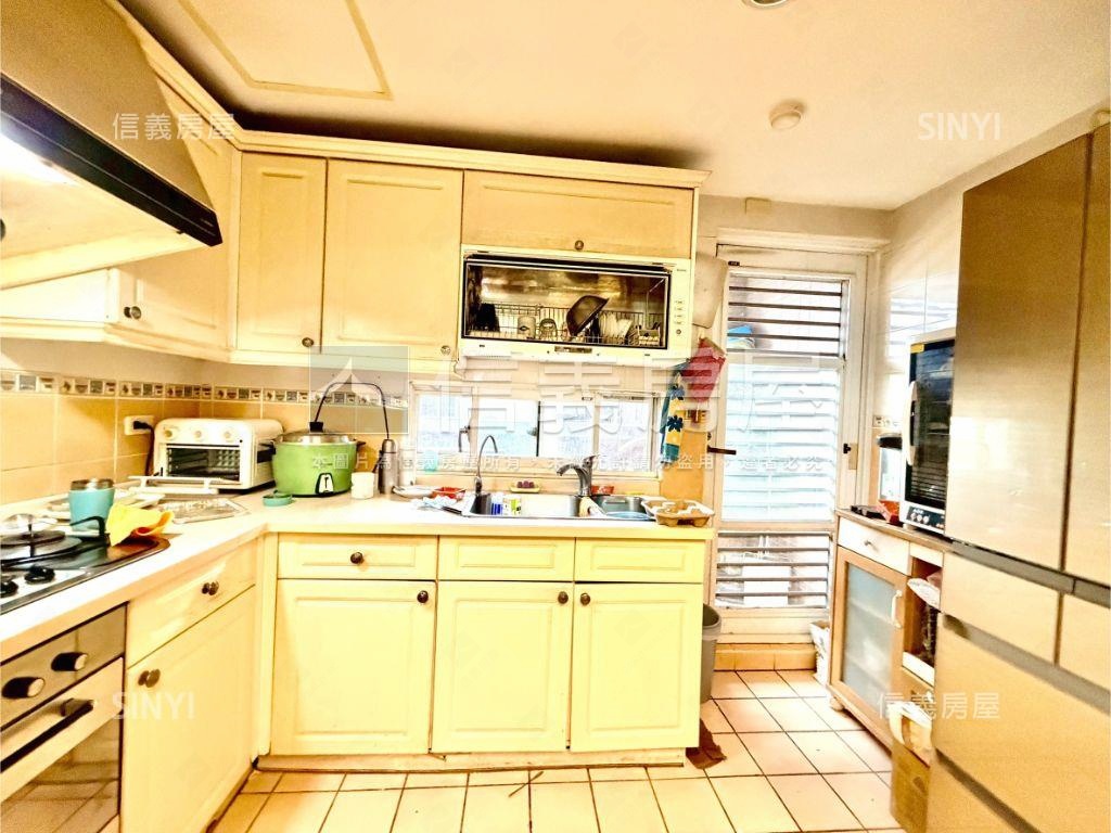 近明德站稀有四房附車位房屋室內格局與周邊環境