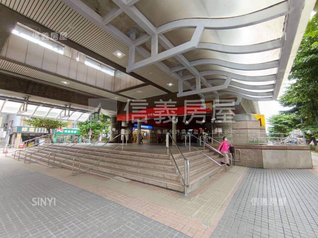 近明德站稀有四房附車位房屋室內格局與周邊環境