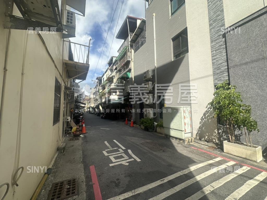 鳳山面寬金店房屋室內格局與周邊環境