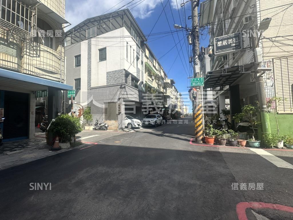 鳳山面寬金店房屋室內格局與周邊環境