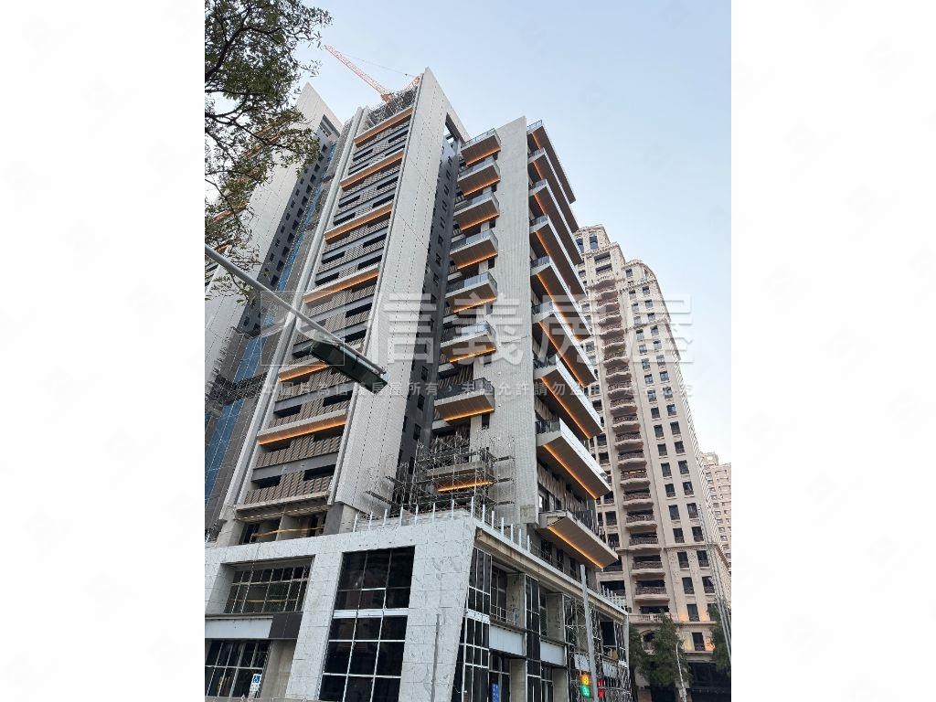 紀汎希１２Ａ１附電動車位房屋室內格局與周邊環境