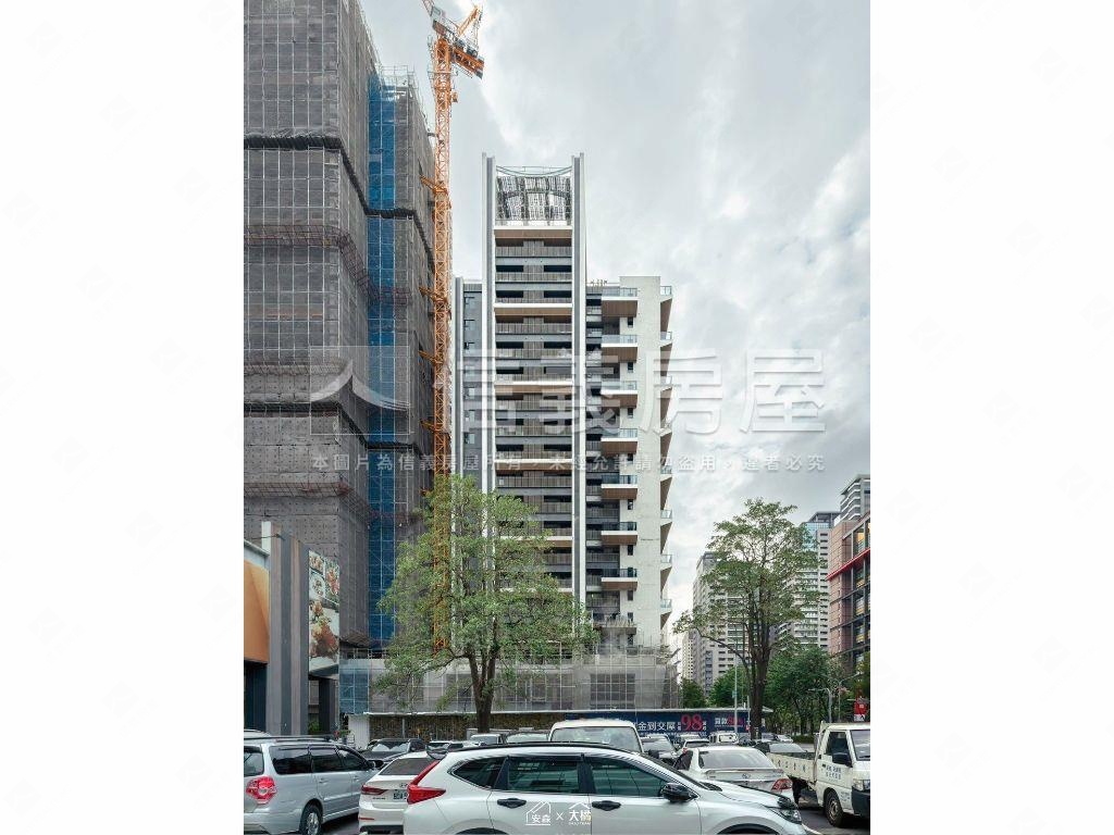 紀汎希１２Ａ１附電動車位房屋室內格局與周邊環境