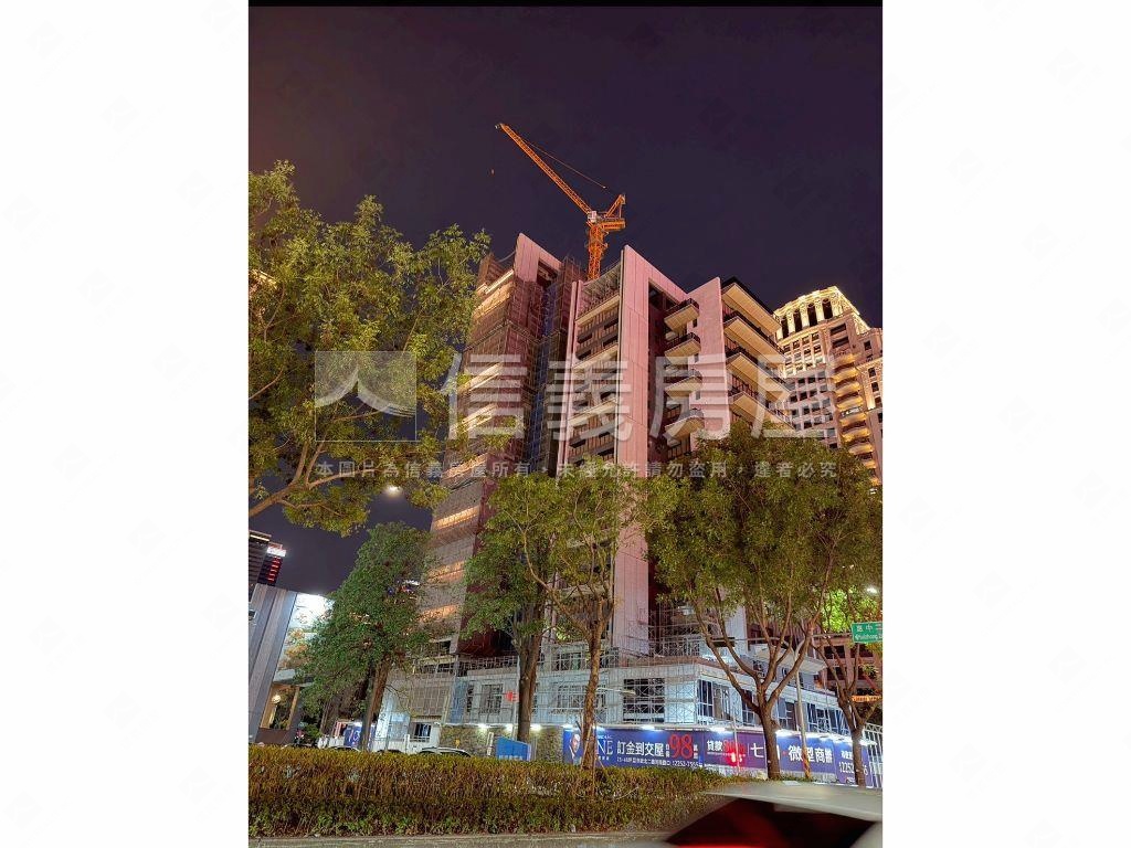 紀汎希１２Ａ１附電動車位房屋室內格局與周邊環境