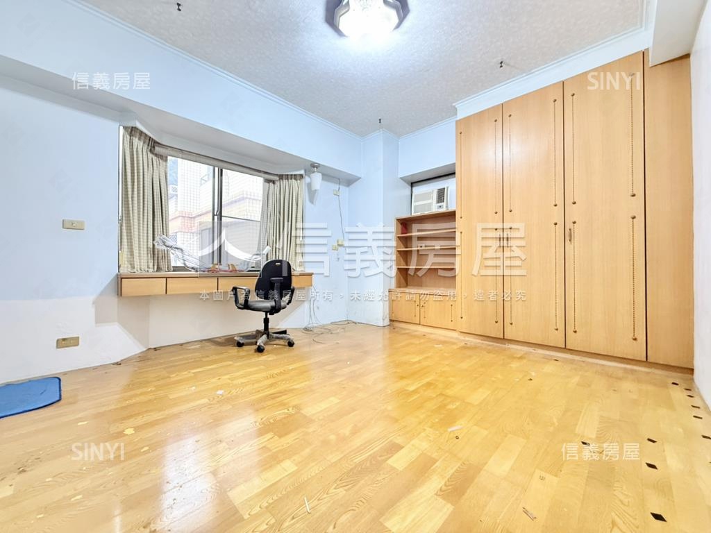 近文山稀有高樓大三房平車房屋室內格局與周邊環境