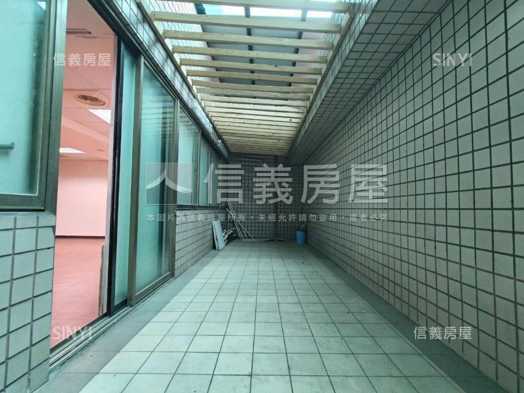 捷運橘線Ｏ９京城財經商辦房屋室內格局與周邊環境