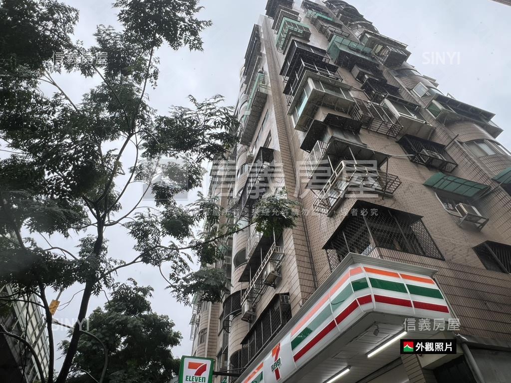 忠孝新生捷運中庭管理三房房屋室內格局與周邊環境