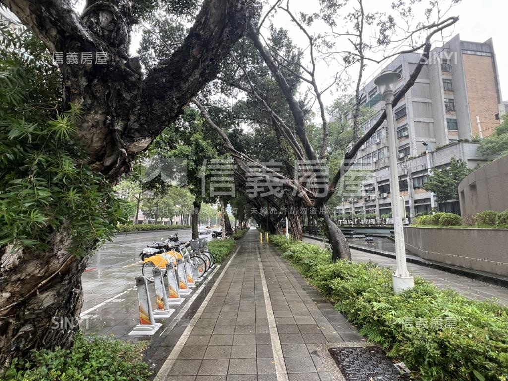 忠孝新生捷運中庭管理三房房屋室內格局與周邊環境