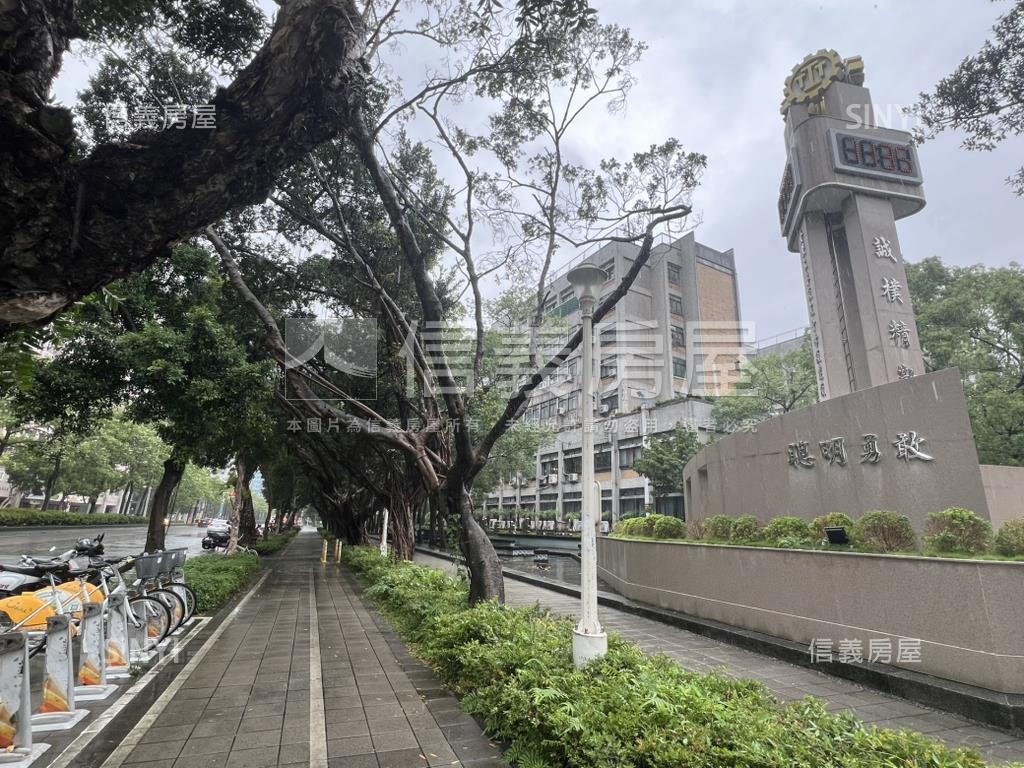 忠孝新生捷運中庭管理三房房屋室內格局與周邊環境