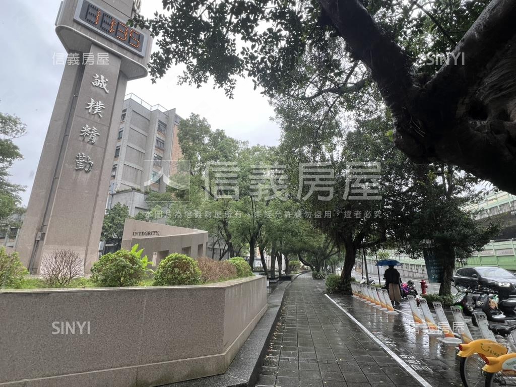 忠孝新生捷運中庭管理三房房屋室內格局與周邊環境