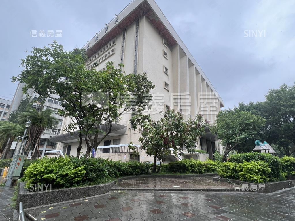 忠孝新生捷運中庭管理三房房屋室內格局與周邊環境