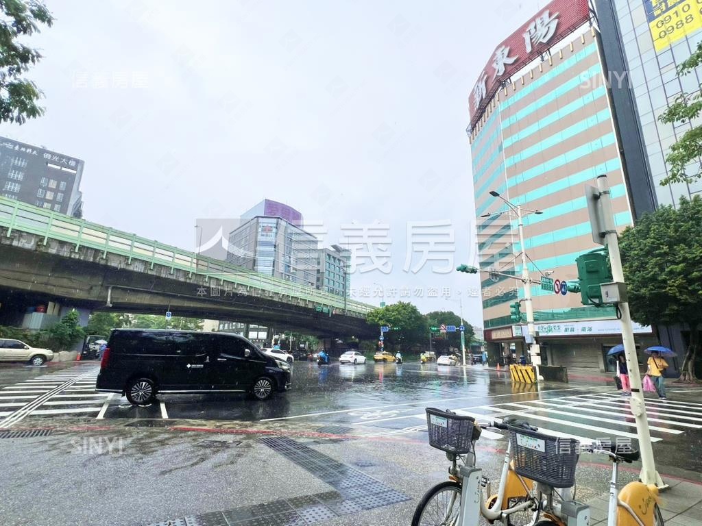 忠孝新生捷運中庭管理三房房屋室內格局與周邊環境