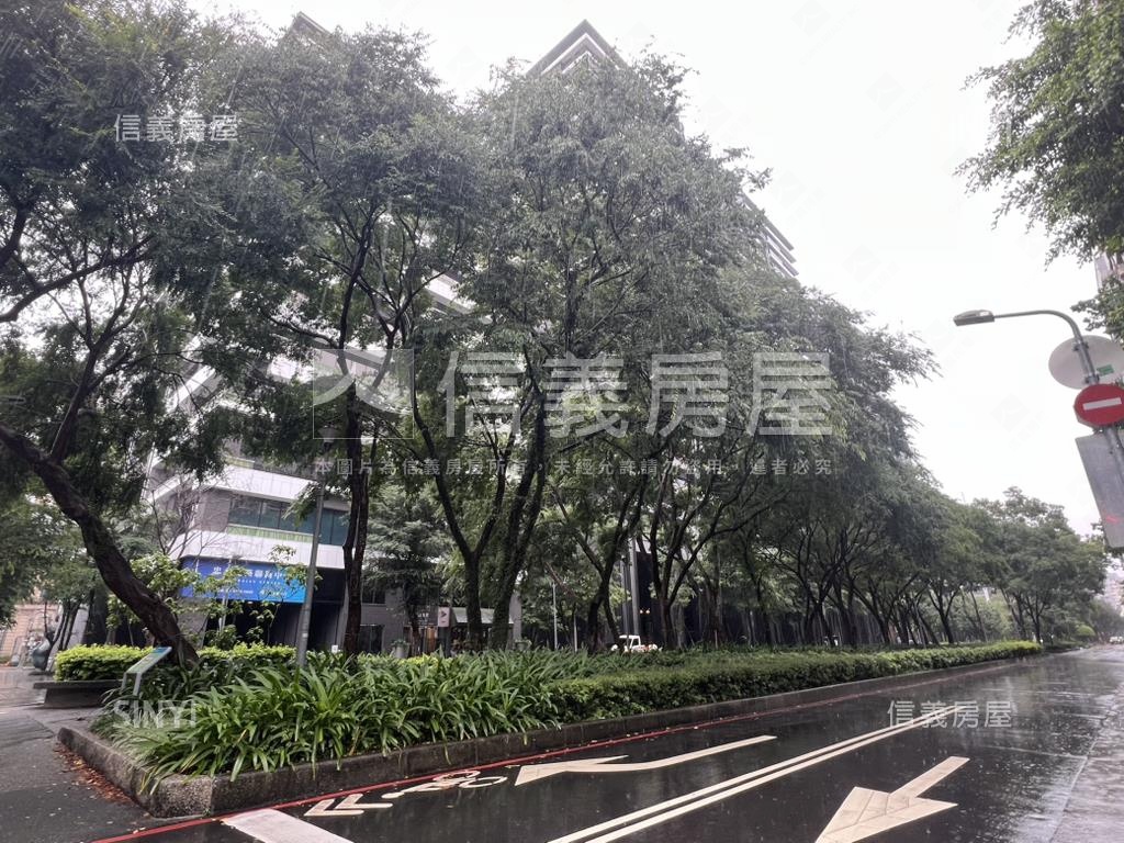 忠孝新生捷運中庭管理三房房屋室內格局與周邊環境