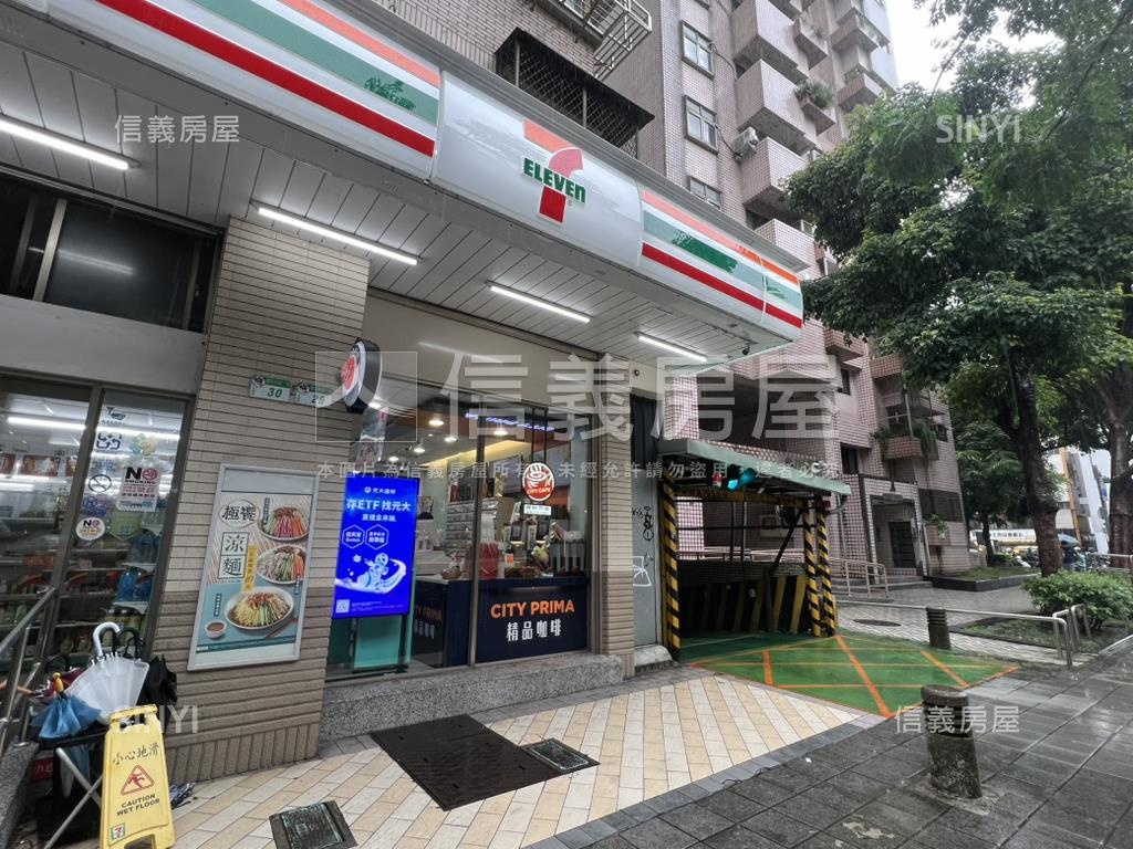 忠孝新生捷運中庭管理三房房屋室內格局與周邊環境