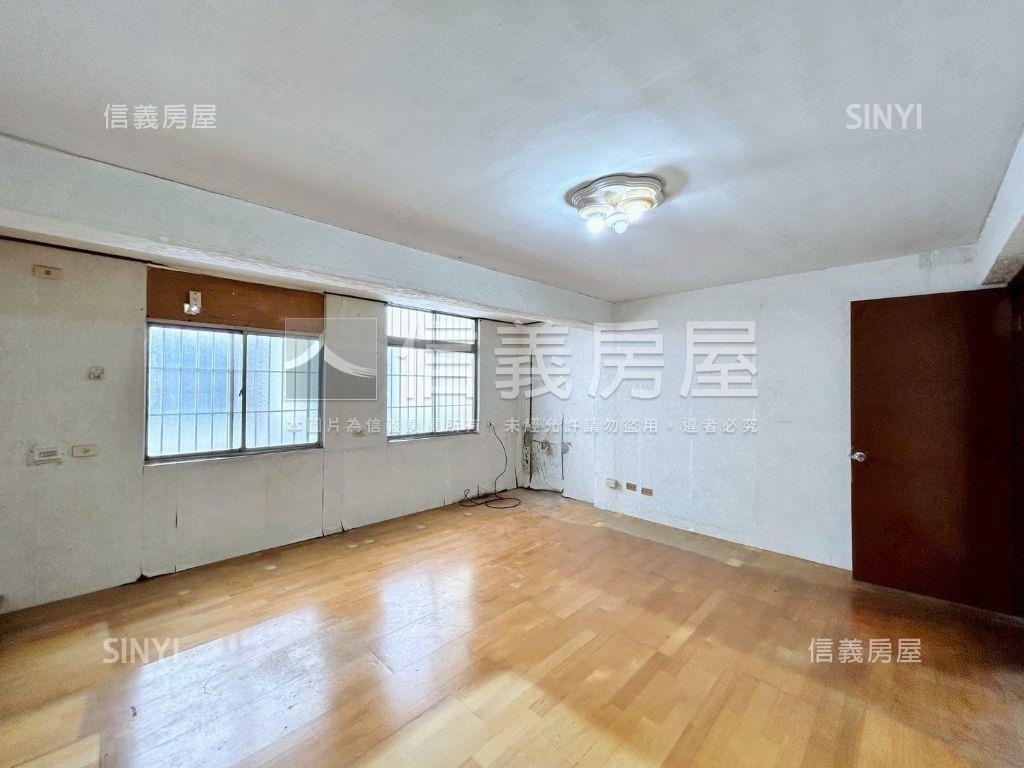 【近１４期】邊間透天別墅房屋室內格局與周邊環境