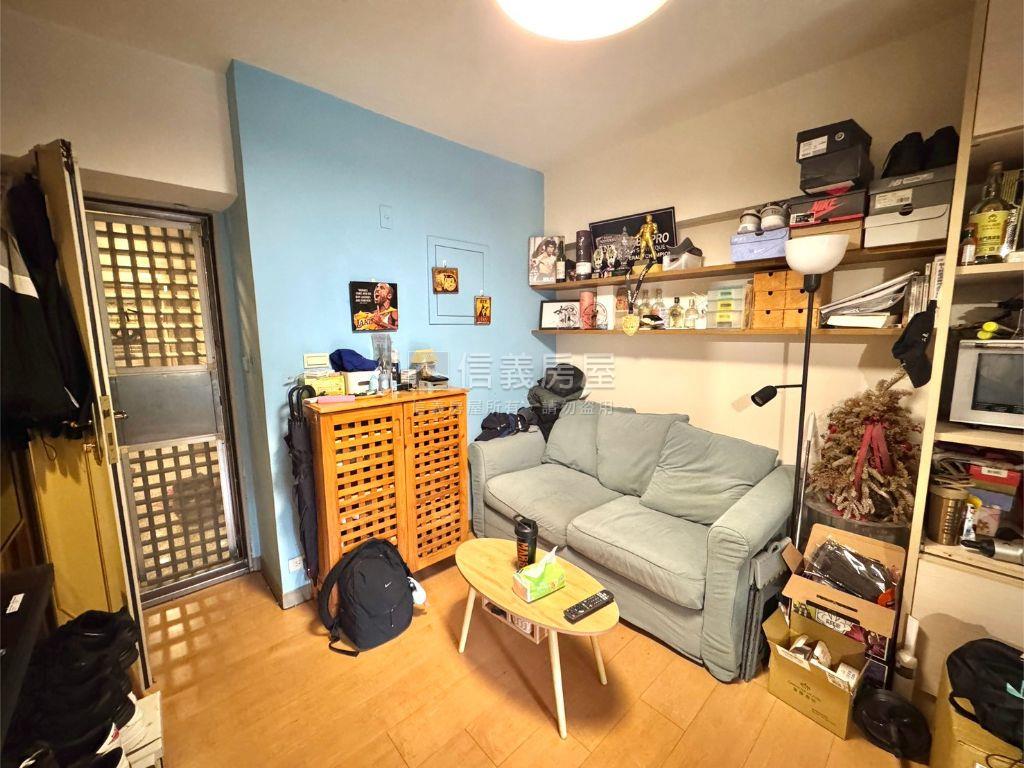 電梯一房即刻入住房屋室內格局與周邊環境
