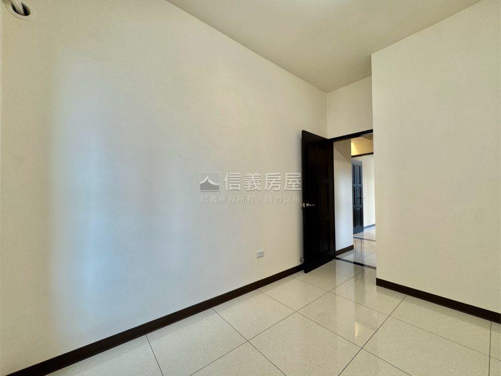 高鐵一森峰３房１平車房屋室內格局與周邊環境