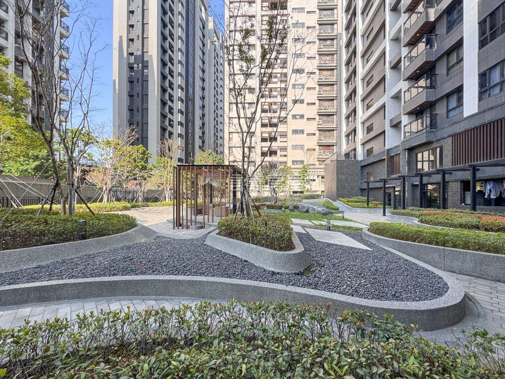 高鐵一森峰３房１平車房屋室內格局與周邊環境