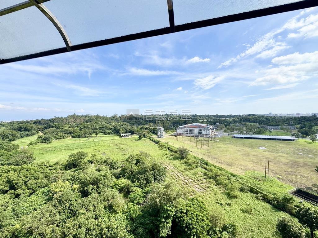 鳳山鳳陽社區高樓景觀四房房屋室內格局與周邊環境