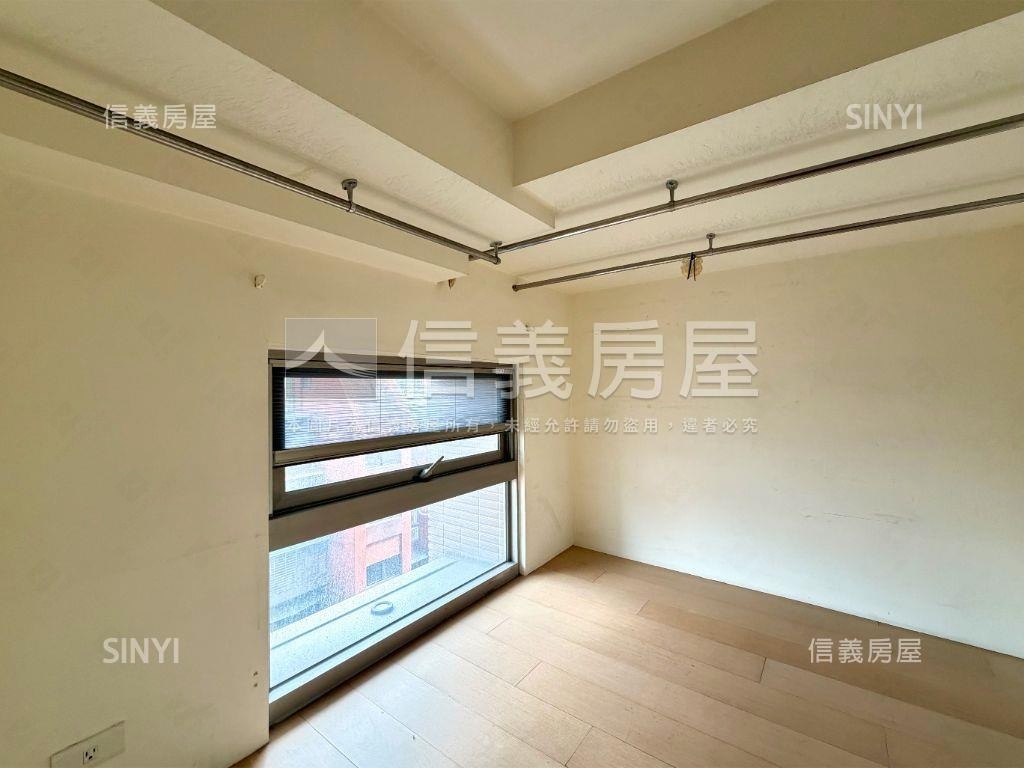 世貿Ｖ１後棟雙面採光屋房屋室內格局與周邊環境