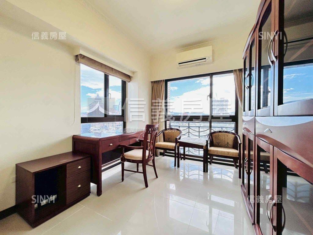 中路縣府敦品景觀三房車位房屋室內格局與周邊環境