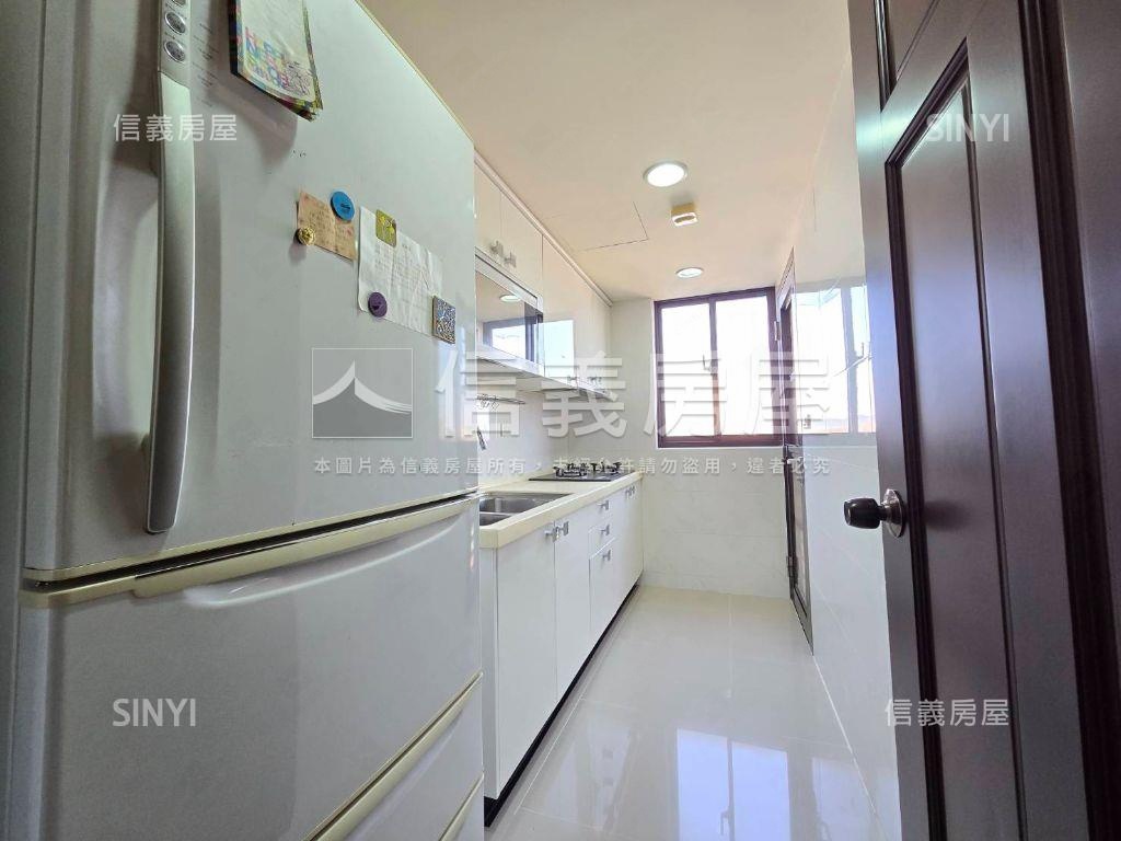 中路縣府敦品景觀三房車位房屋室內格局與周邊環境