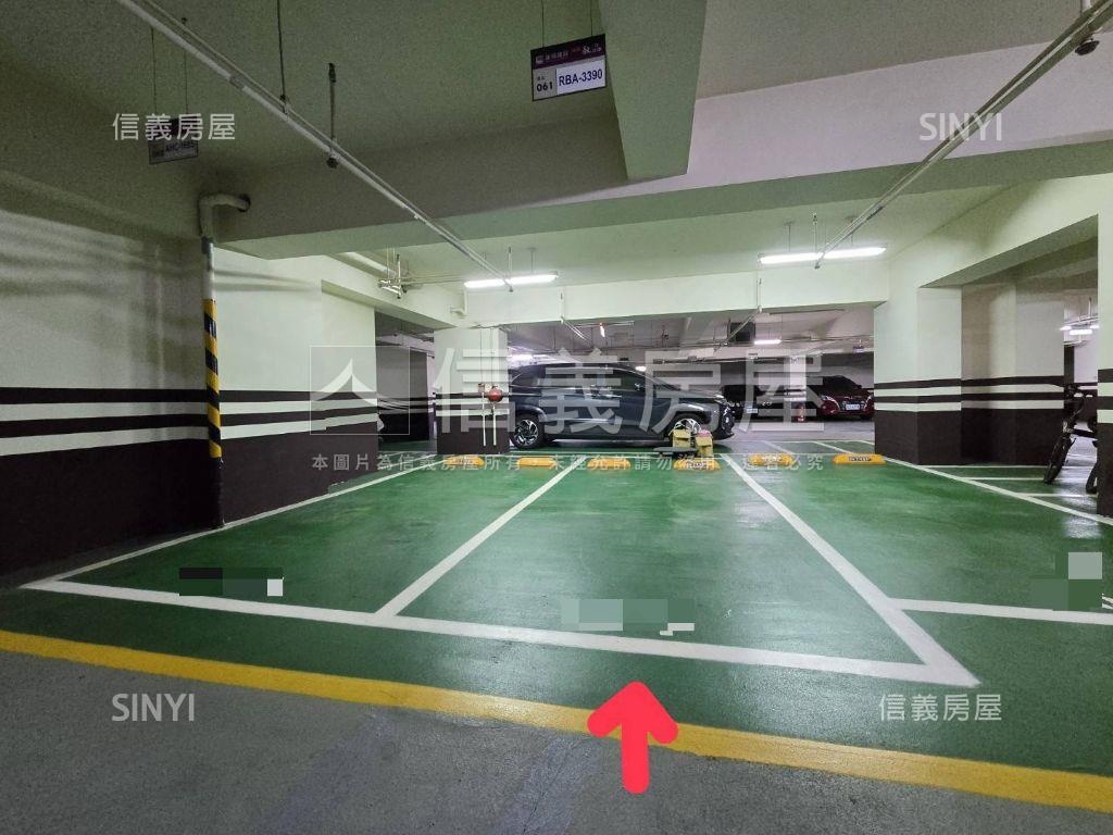 中路縣府敦品景觀三房車位房屋室內格局與周邊環境