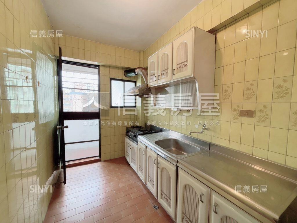 三民捷運雙併電梯三房房屋室內格局與周邊環境