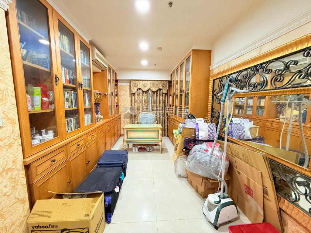 海華機能景觀大三房車位房屋室內格局與周邊環境