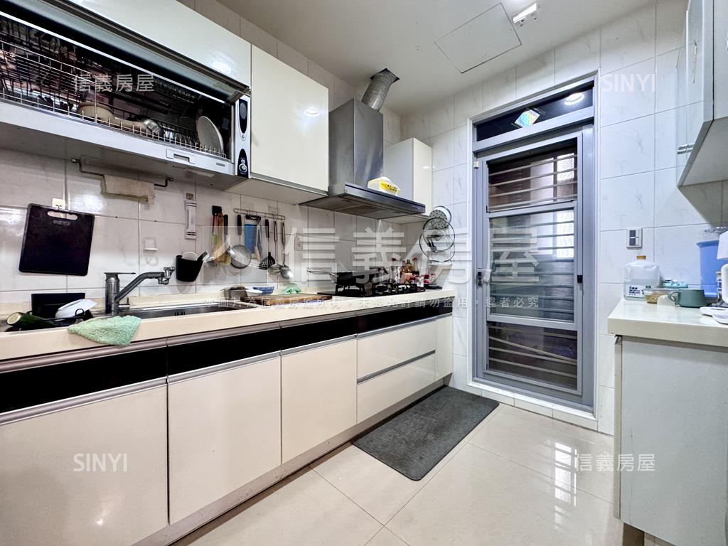 德鑫雙璽高樓大四房雙車位房屋室內格局與周邊環境