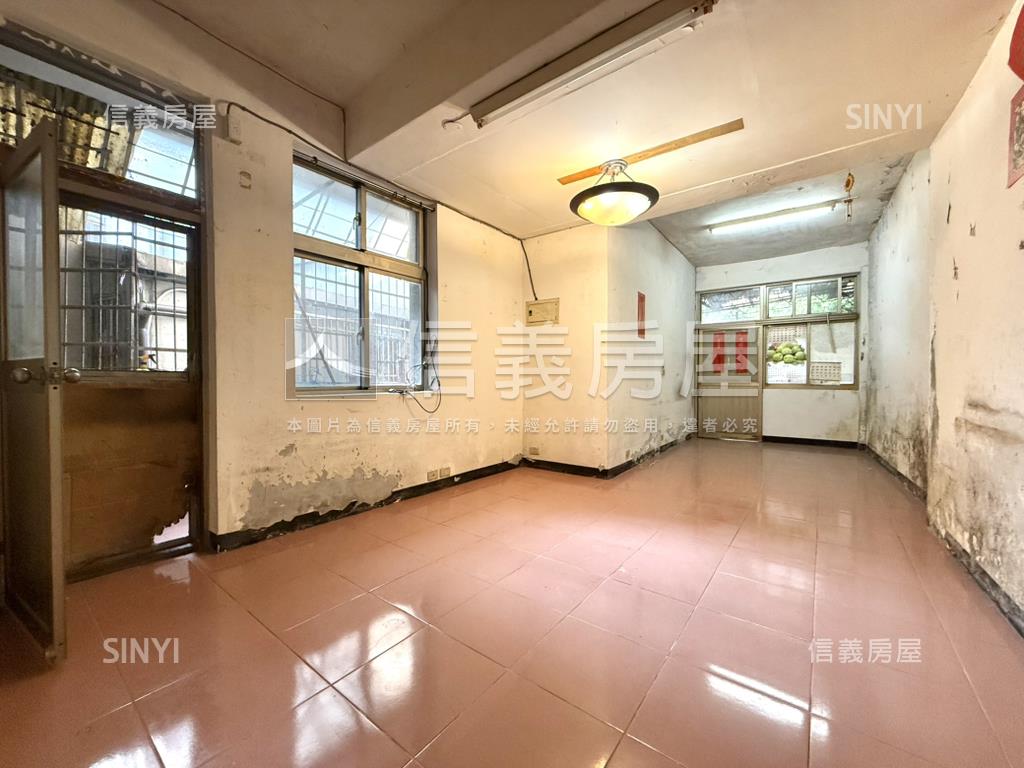 碧潭河濱捷運稀有一樓房屋室內格局與周邊環境