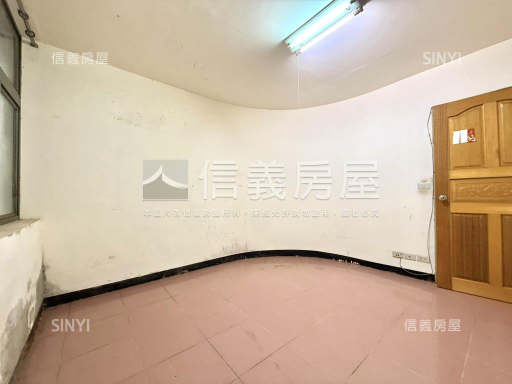 碧潭河濱捷運稀有一樓房屋室內格局與周邊環境