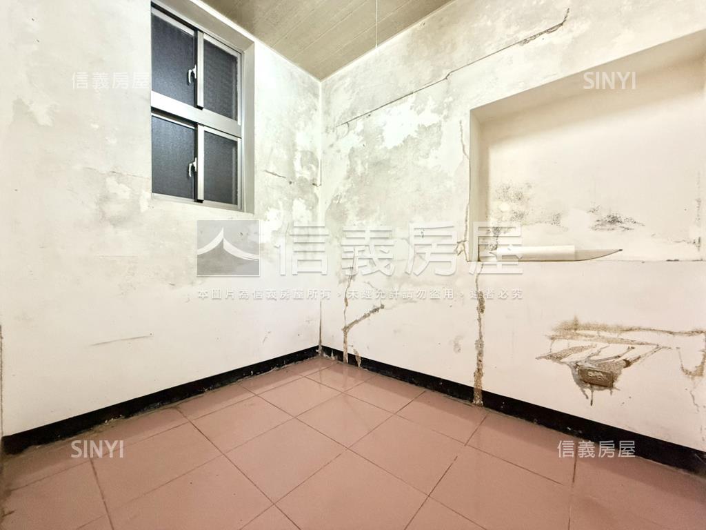 碧潭河濱捷運稀有一樓房屋室內格局與周邊環境