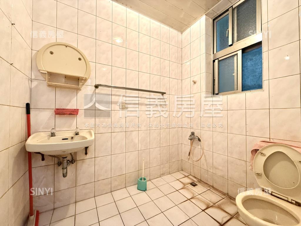 碧潭河濱捷運稀有一樓房屋室內格局與周邊環境