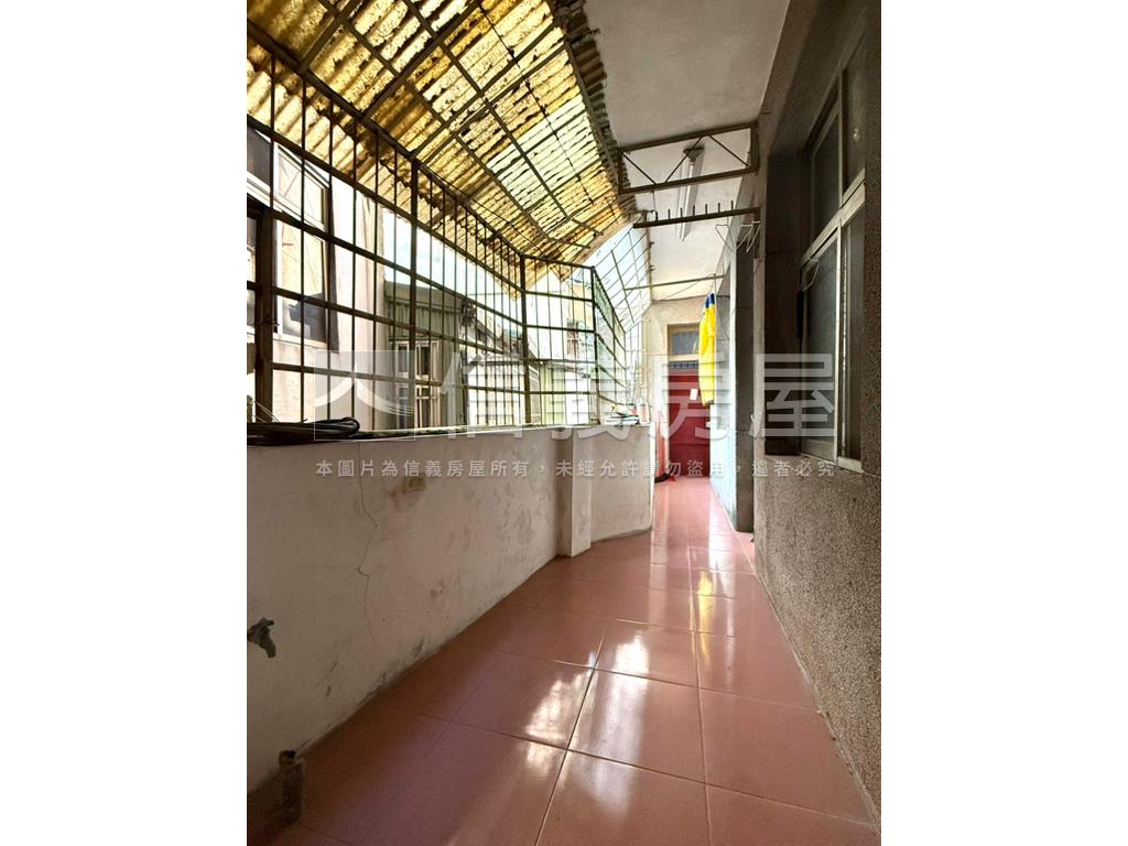 碧潭河濱捷運稀有一樓房屋室內格局與周邊環境