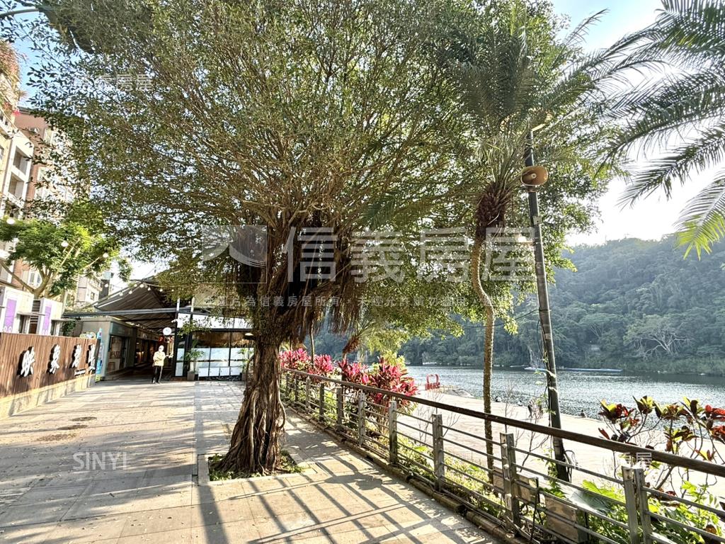 碧潭河濱捷運稀有一樓房屋室內格局與周邊環境