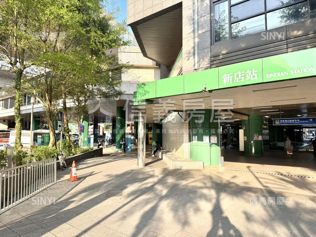 碧潭河濱捷運稀有一樓房屋室內格局與周邊環境