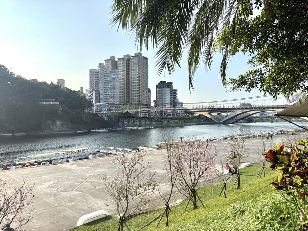 近新店捷運稀有大空間一樓房屋室內格局與周邊環境