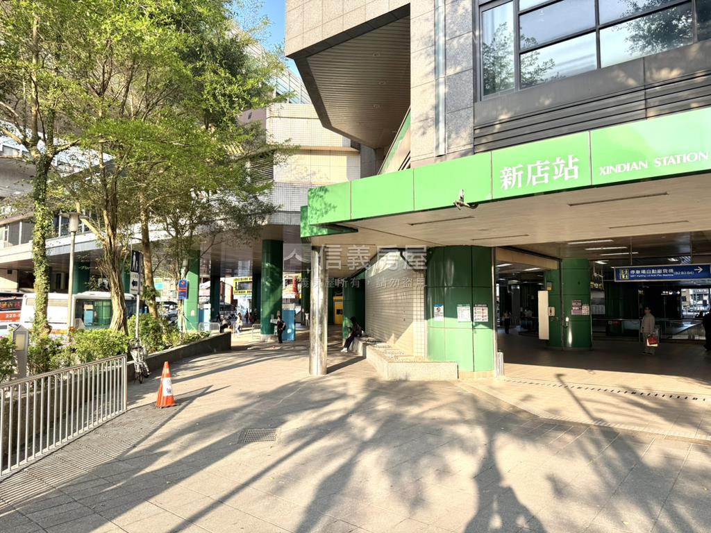 近新店捷運稀有大空間一樓房屋室內格局與周邊環境