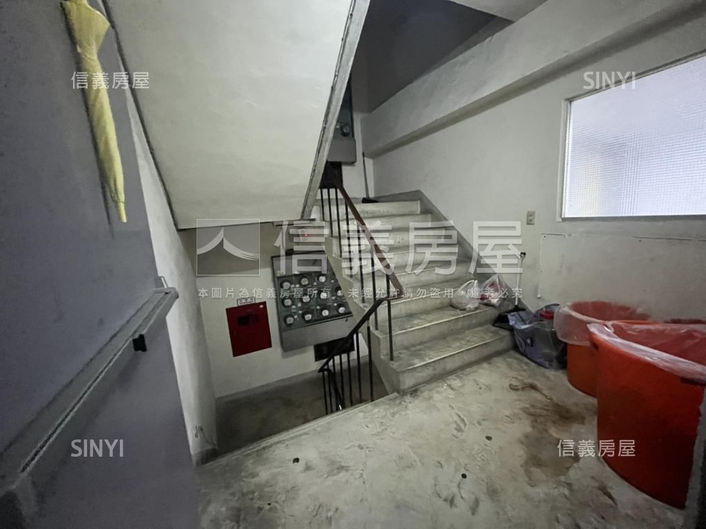 近欣欣晶華熱鬧收租套房房屋室內格局與周邊環境