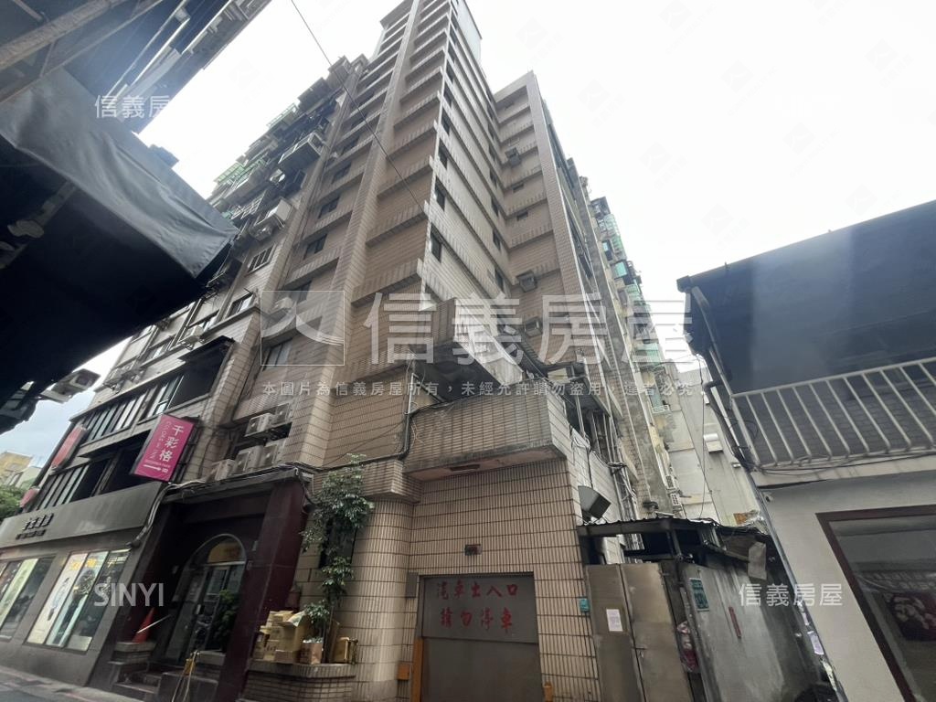 近欣欣晶華熱鬧收租套房房屋室內格局與周邊環境