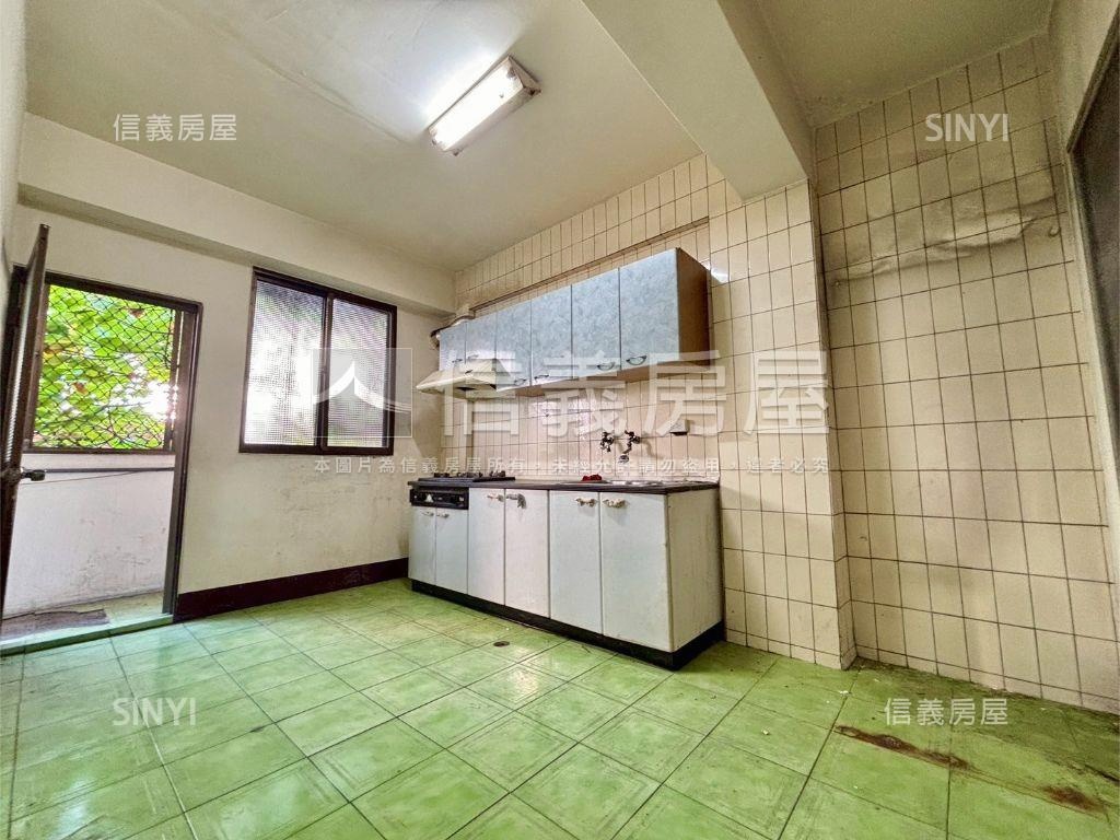 近忠孝夜市三樓美寓房屋室內格局與周邊環境